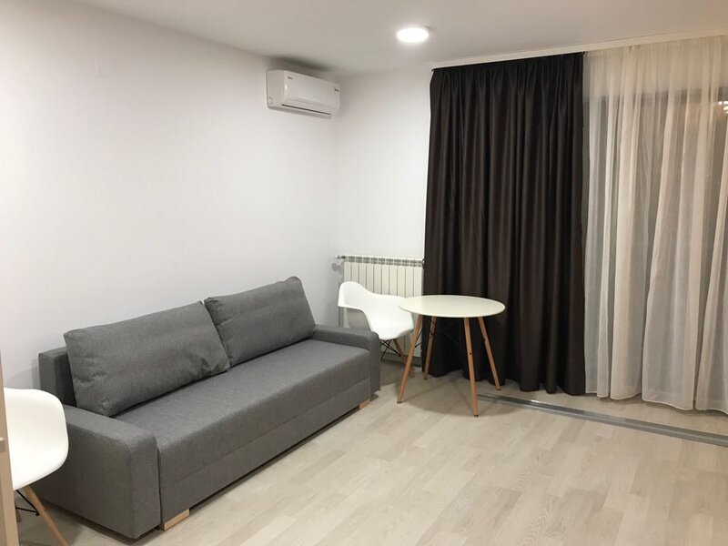 Colentina, Rau, Mc Donald's, langa Lac Plumbuita